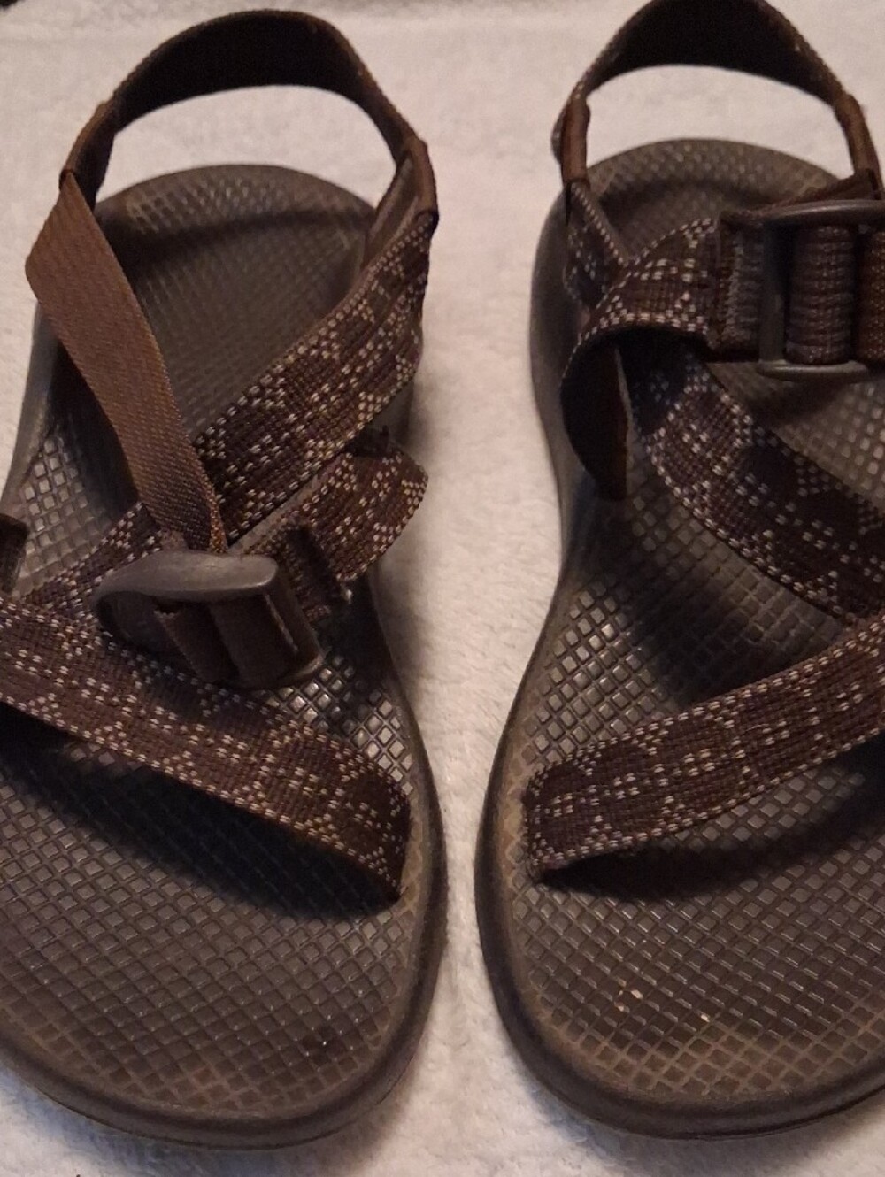 Chaco Brown Patterned Men’s Adjustable Strap Sandals - Picture 2 of 12